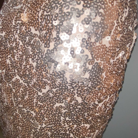 Sequenced BACKLESS dress - Picture 3 of 9